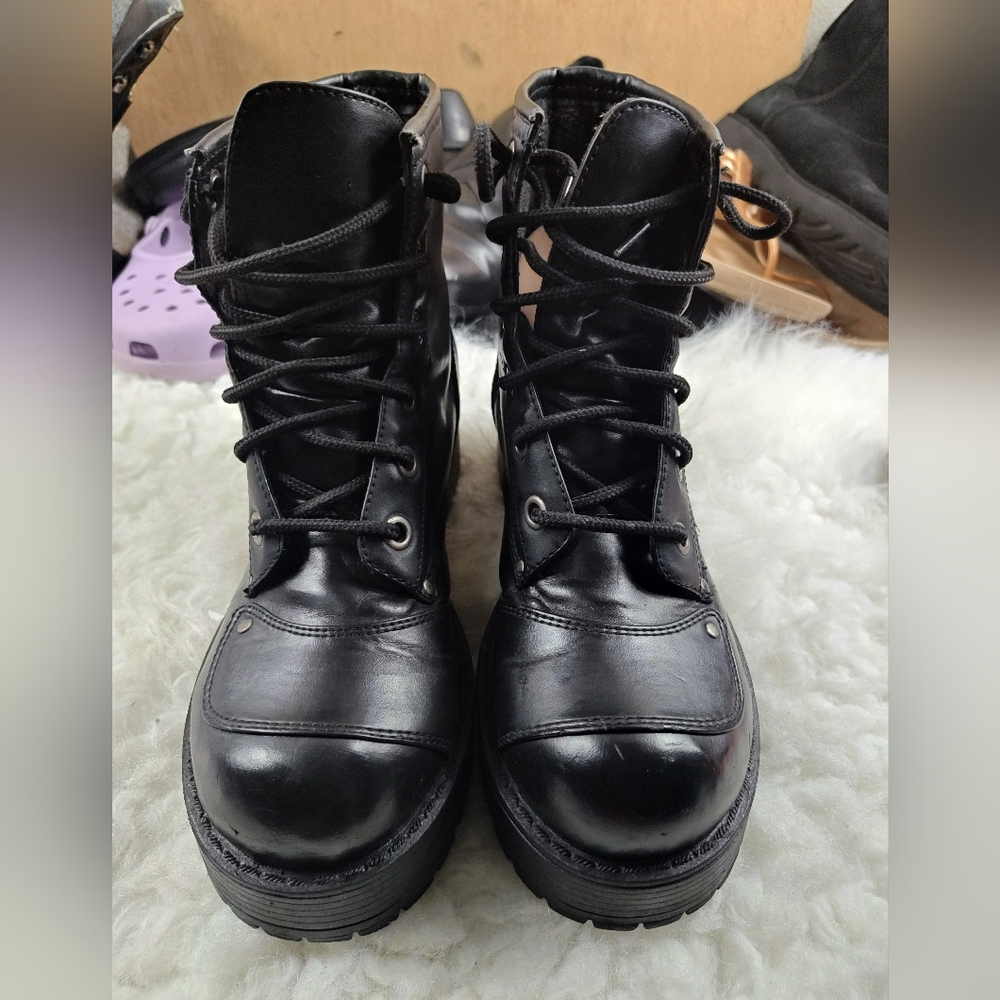 Lower East Side Black Chunky Heel Platform Lace-Up Ankle Boots — Women’s Size 8